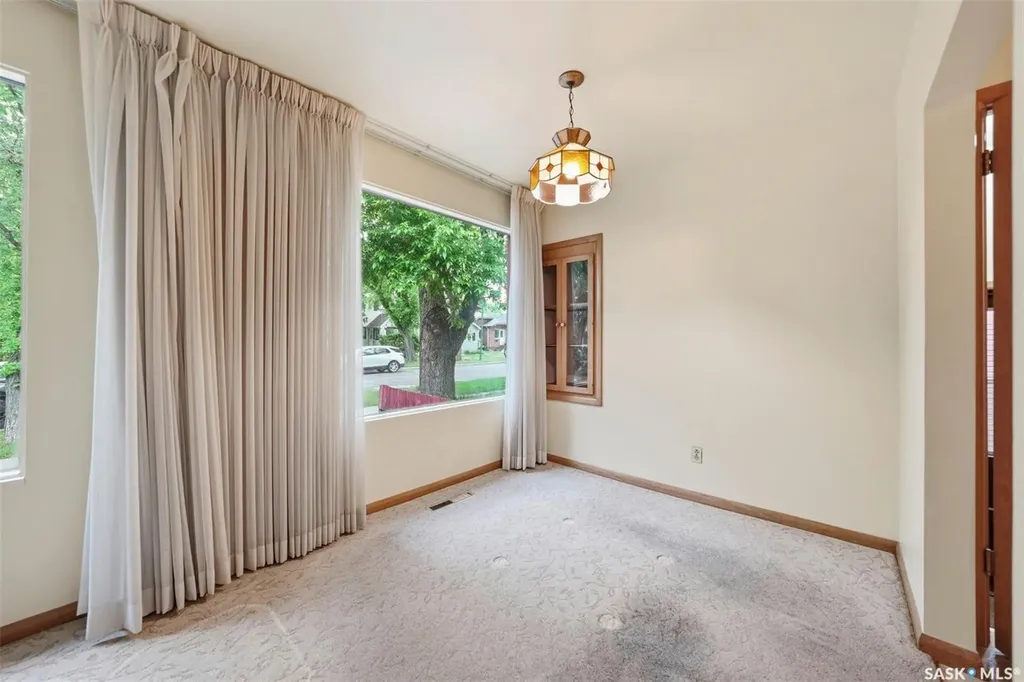 924 9th Avenue N Saskatoon SK S7K 2Z4