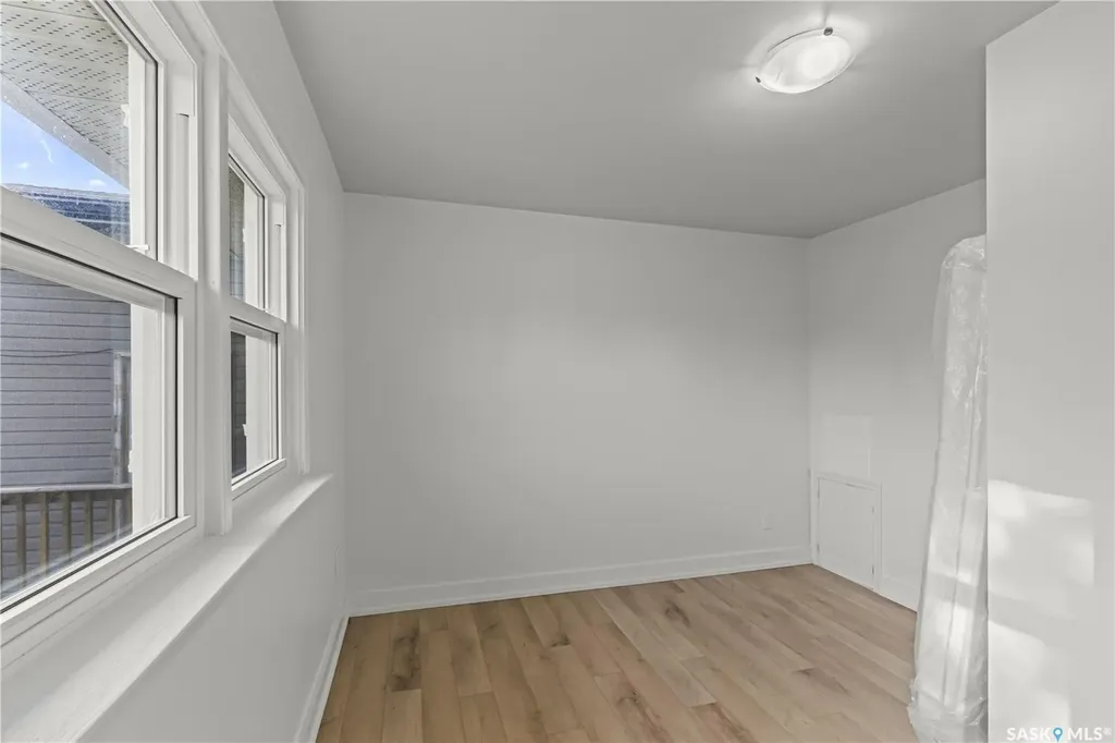 325 V Avenue S Saskatoon SK S7M 3E4