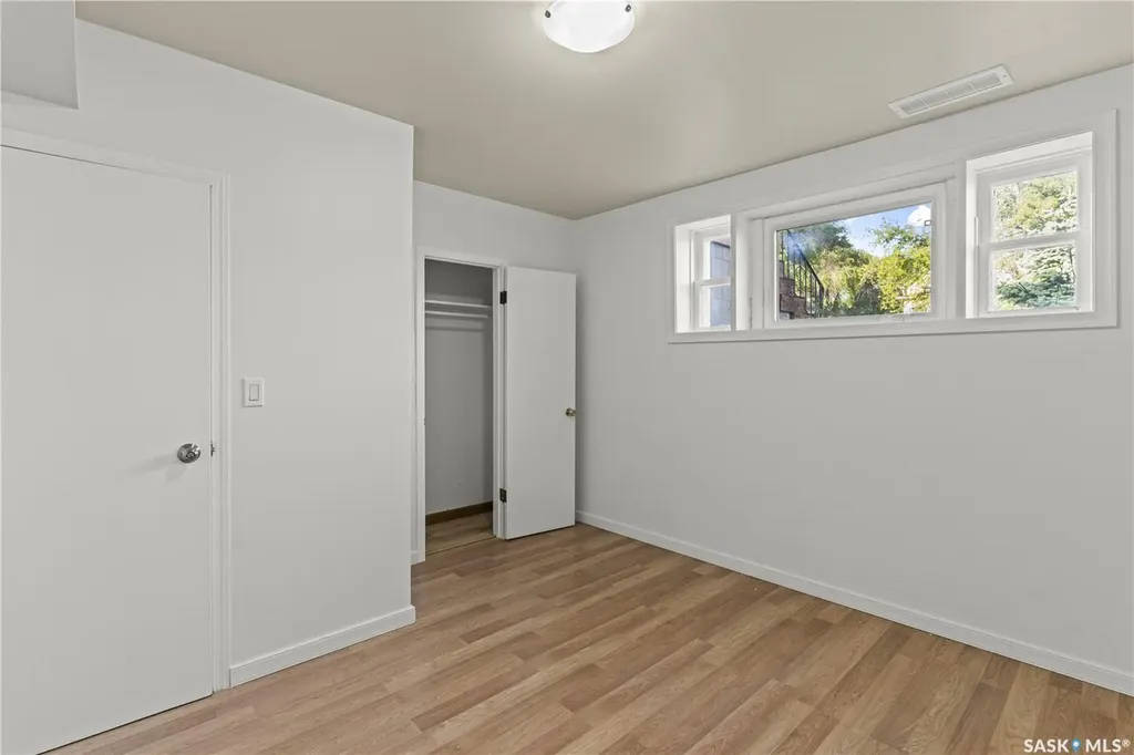 325 V Avenue S Saskatoon SK S7M 3E4
