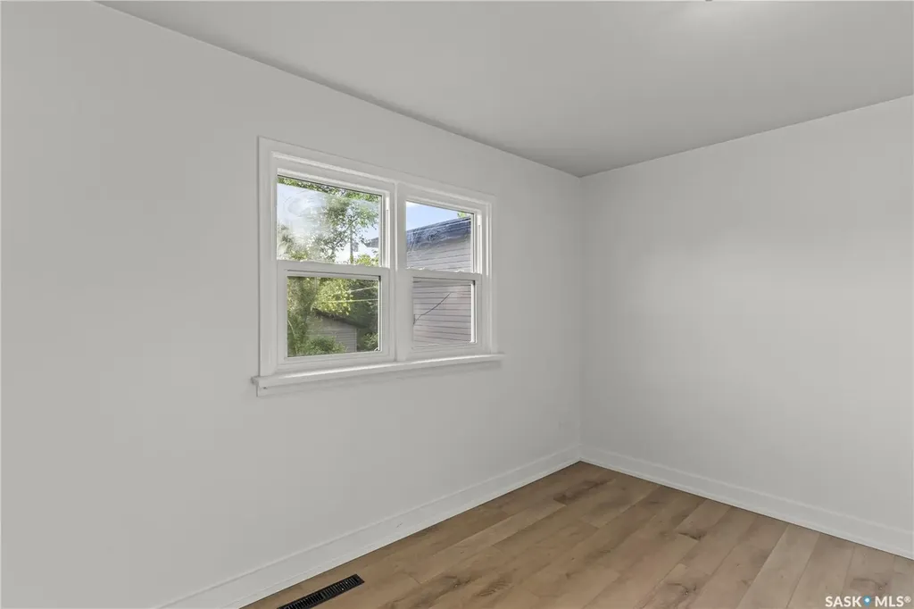 325 V Avenue S Saskatoon SK S7M 3E4