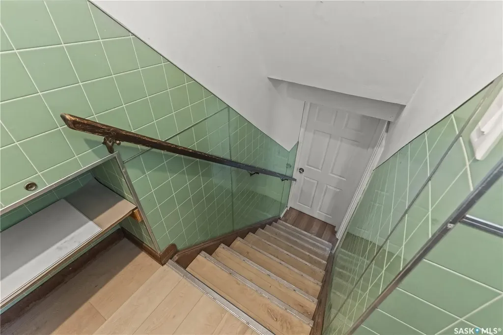 325 V Avenue S Saskatoon SK S7M 3E4