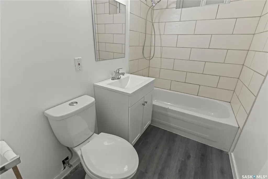 325 V Avenue S Saskatoon SK S7M 3E4
