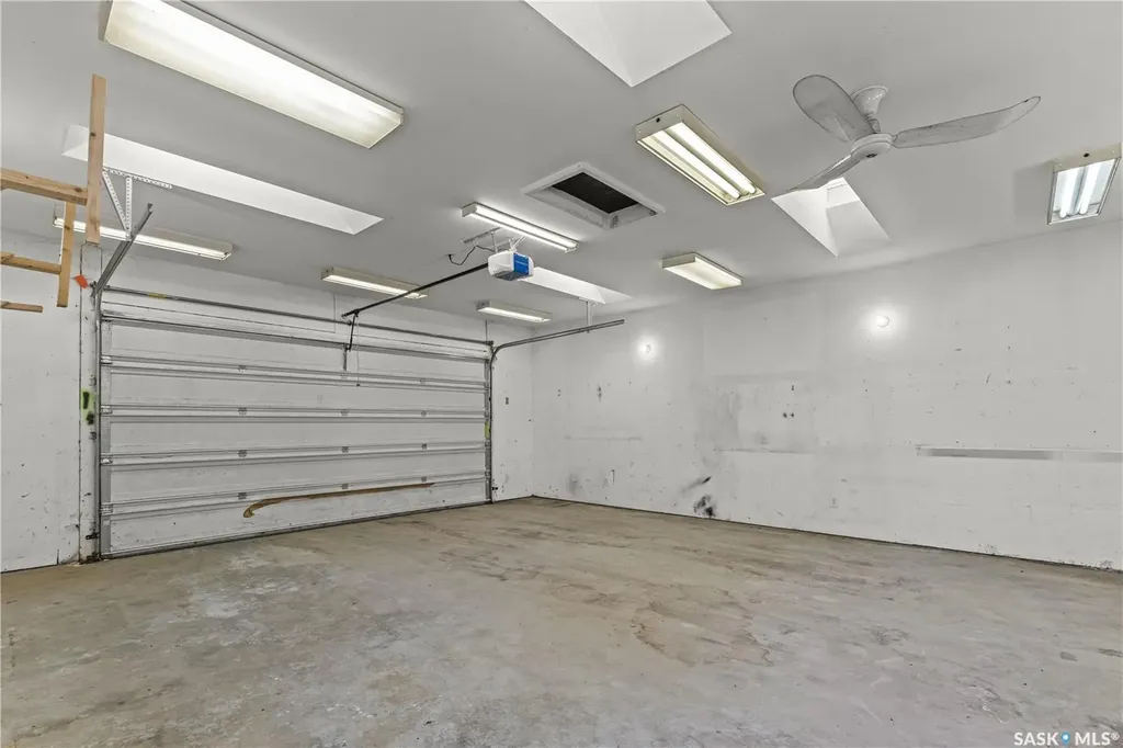 325 V Avenue S Saskatoon SK S7M 3E4