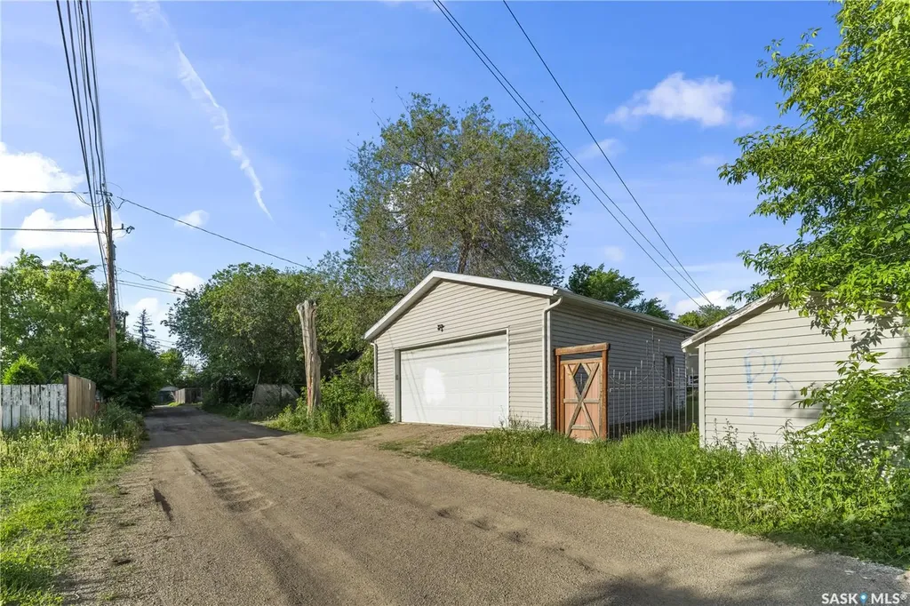 325 V Avenue S Saskatoon SK S7M 3E4