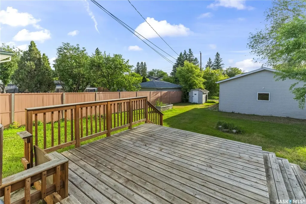 325 V Avenue S Saskatoon SK S7M 3E4