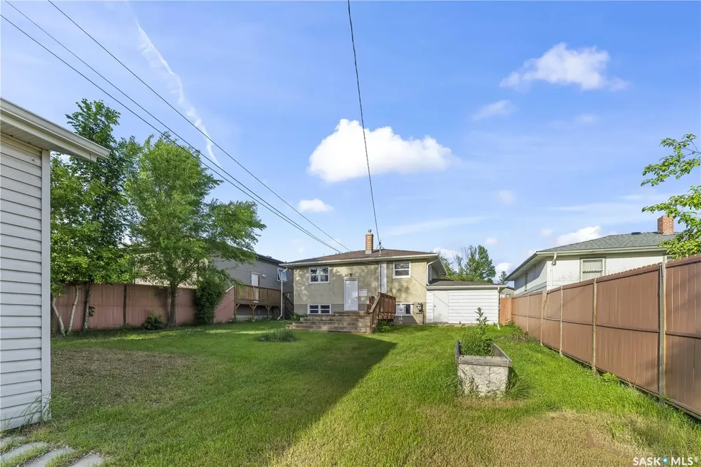 325 V Avenue S Saskatoon SK S7M 3E4