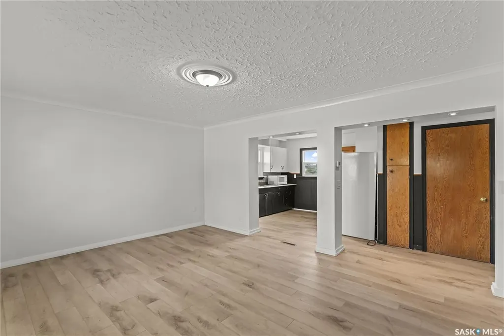 325 V Avenue S Saskatoon SK S7M 3E4
