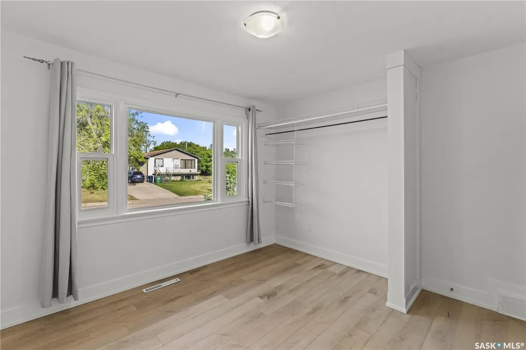 325 V Avenue S Saskatoon SK S7M 3E4