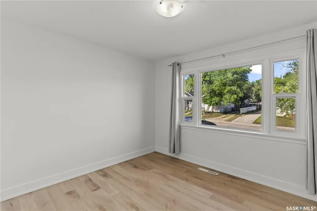 325 V Avenue S Saskatoon SK S7M 3E4