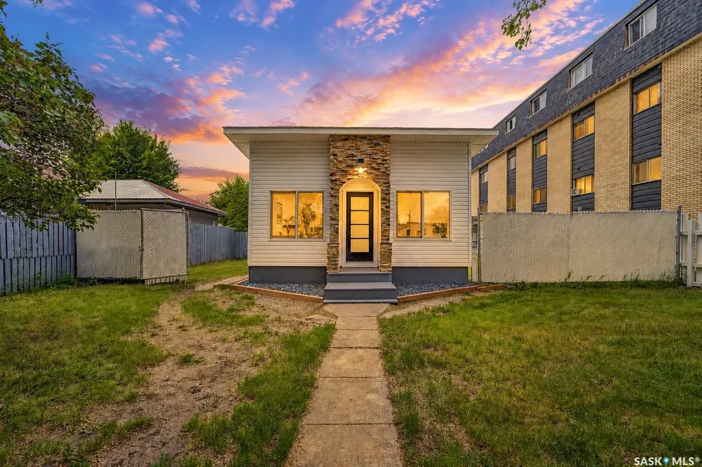 117 U Avenue S Saskatoon SK S7M 3B9