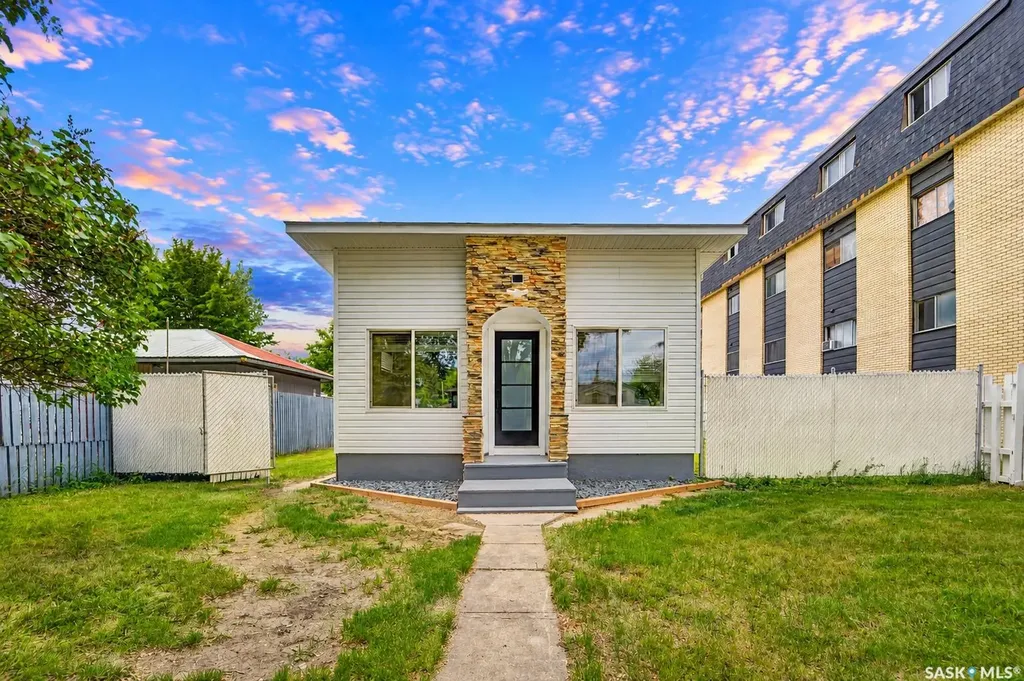 117 U Avenue S Saskatoon SK S7M 3B9