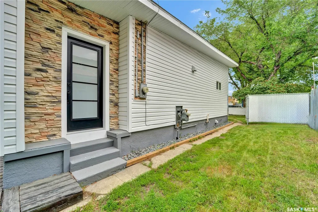 117 U Avenue S Saskatoon SK S7M 3B9