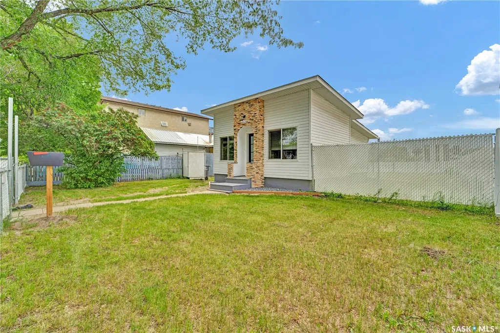 117 U Avenue S Saskatoon SK S7M 3B9