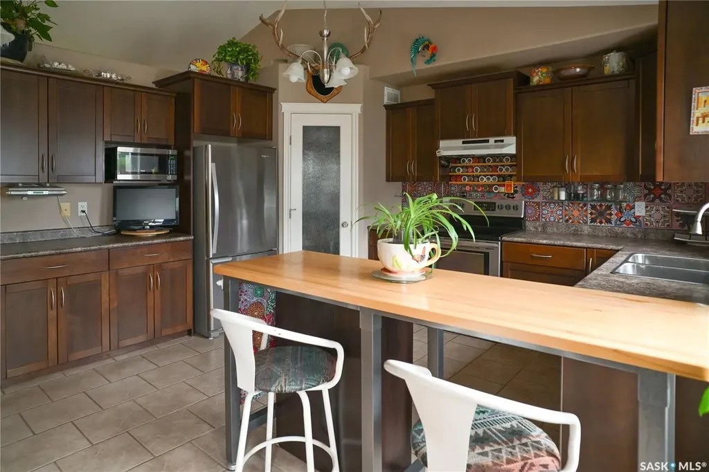 319 Stefaniuk Crescent Saskatoon SK S7H 0H6