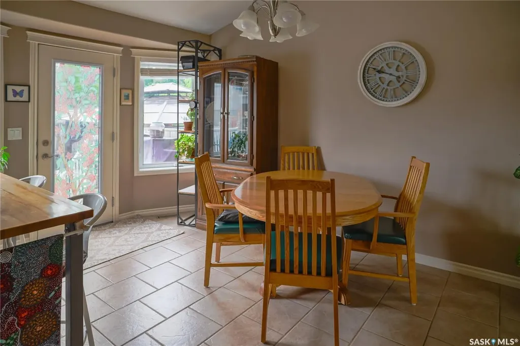319 Stefaniuk Crescent Saskatoon SK S7H 0H6