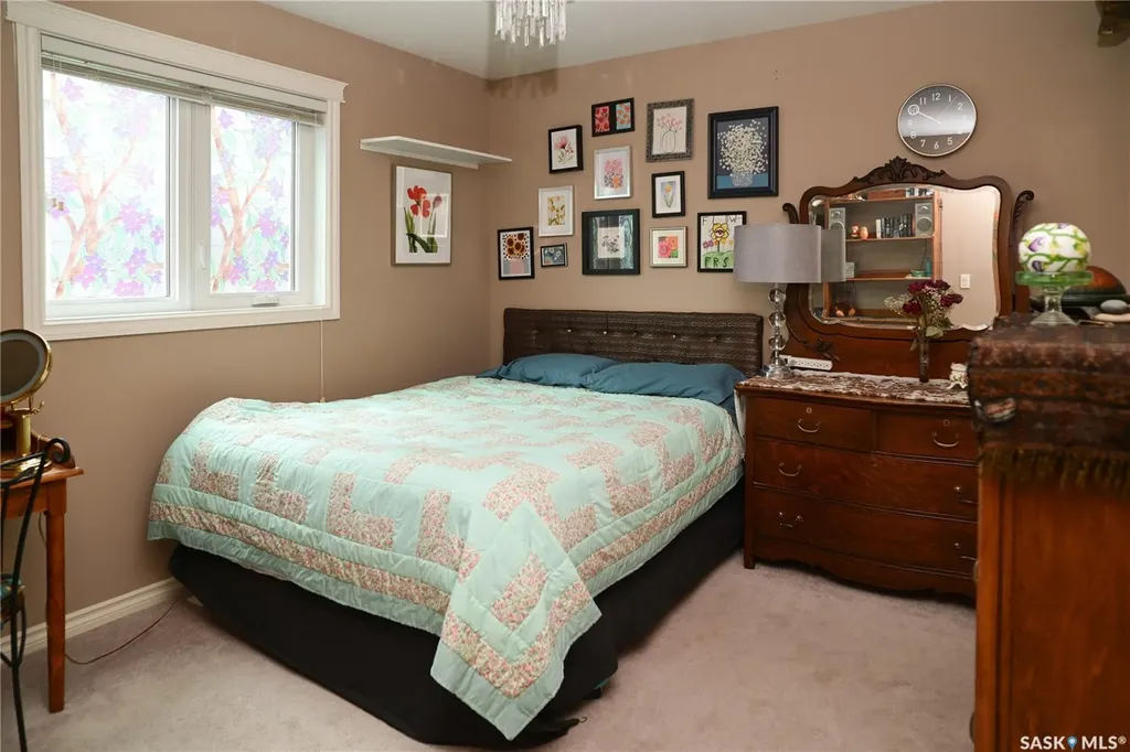 319 Stefaniuk Crescent Saskatoon SK S7H 0H6