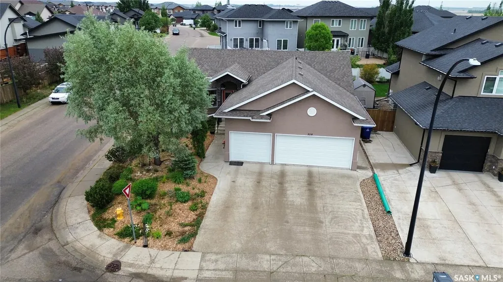 319 Stefaniuk Crescent Saskatoon SK S7H 0H6