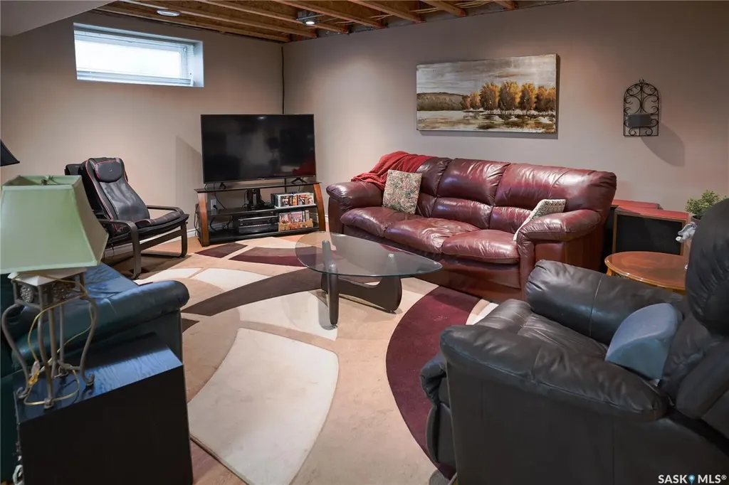 319 Stefaniuk Crescent Saskatoon SK S7H 0H6