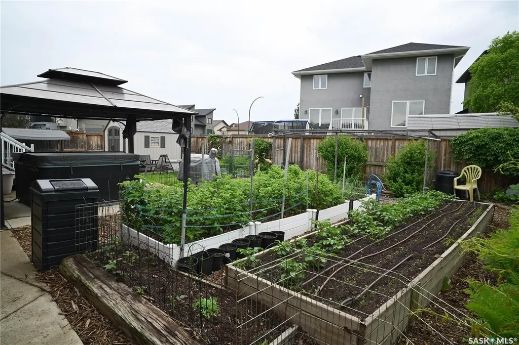 319 Stefaniuk Crescent Saskatoon SK S7H 0H6