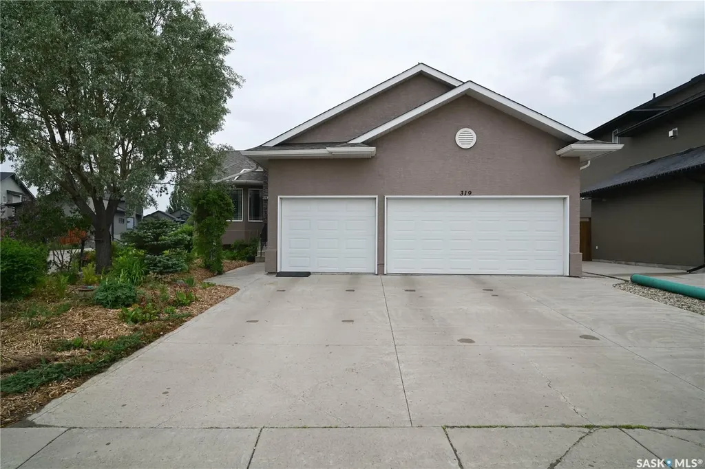 319 Stefaniuk Crescent Saskatoon SK S7H 0H6