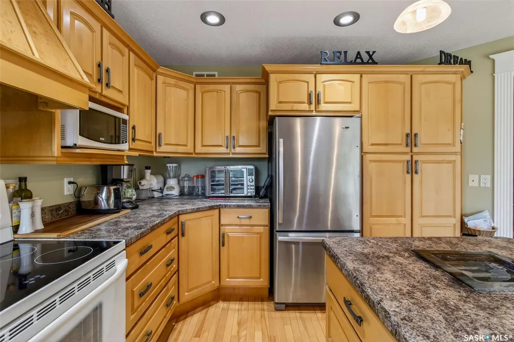 1 Telfer Bay Prince Albert SK S6X 1C4