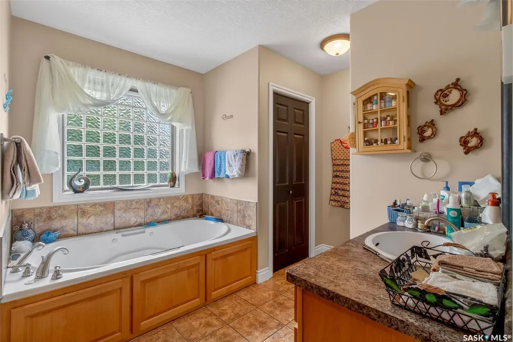 1 Telfer Bay Prince Albert SK S6X 1C4