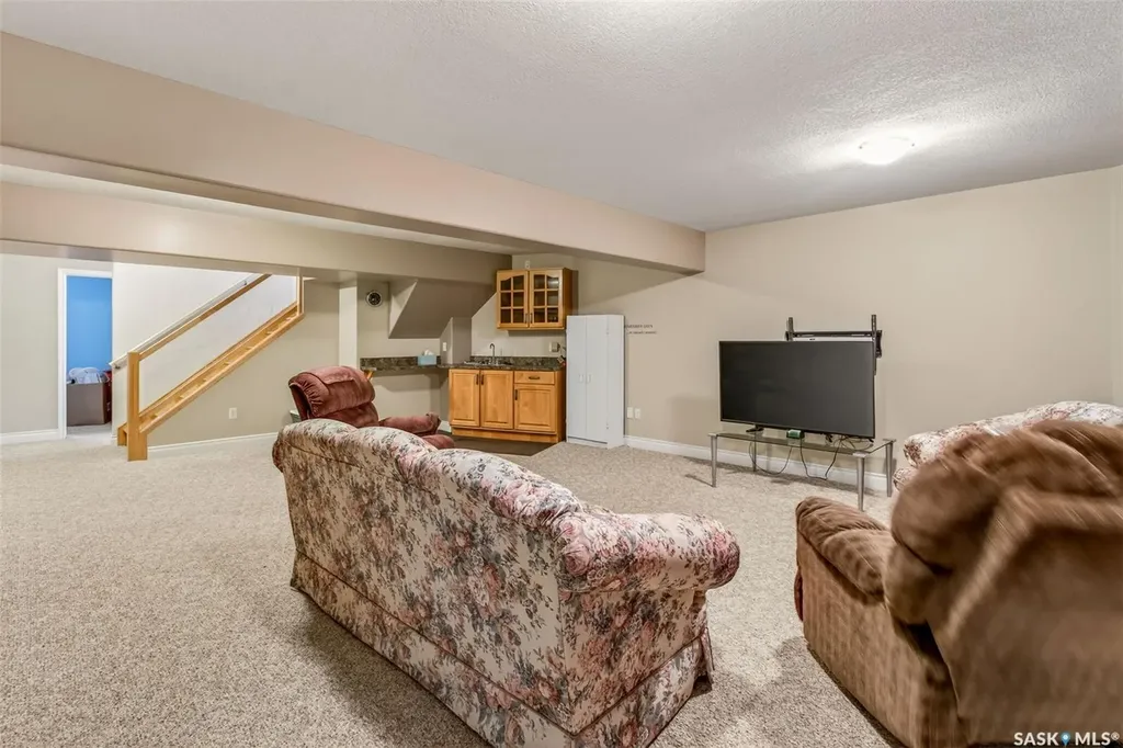 1 Telfer Bay Prince Albert SK S6X 1C4