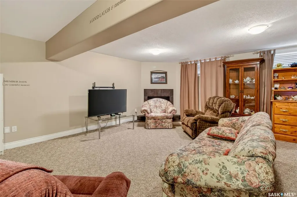 1 Telfer Bay Prince Albert SK S6X 1C4