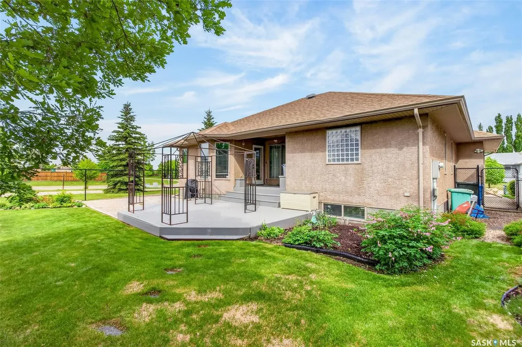 1 Telfer Bay Prince Albert SK S6X 1C4