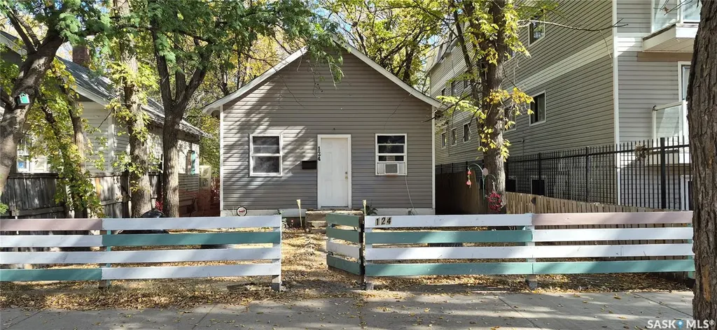124 O Avenue S Saskatoon SK S7M 2R5