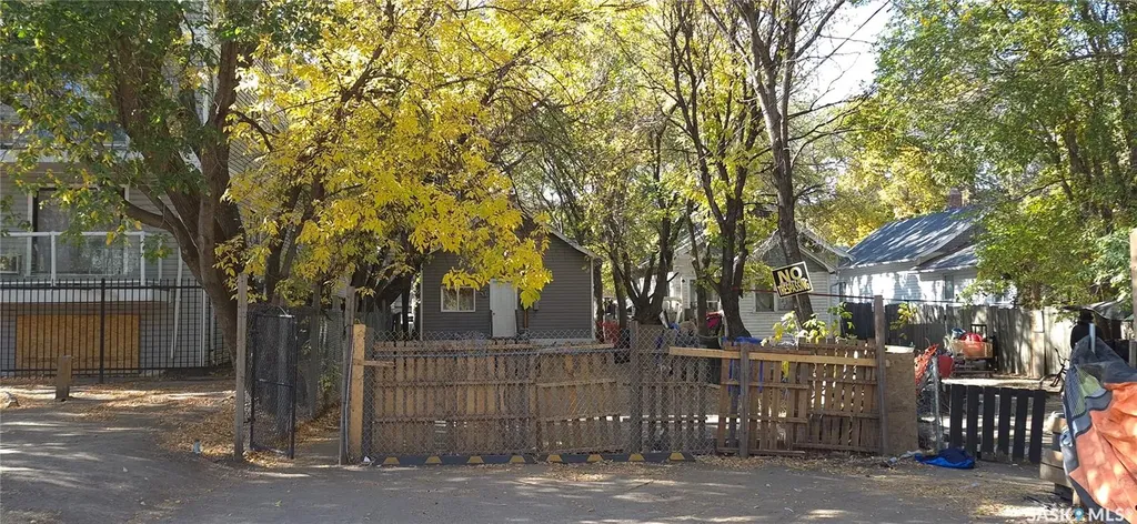 124 O Avenue S Saskatoon SK S7M 2R5