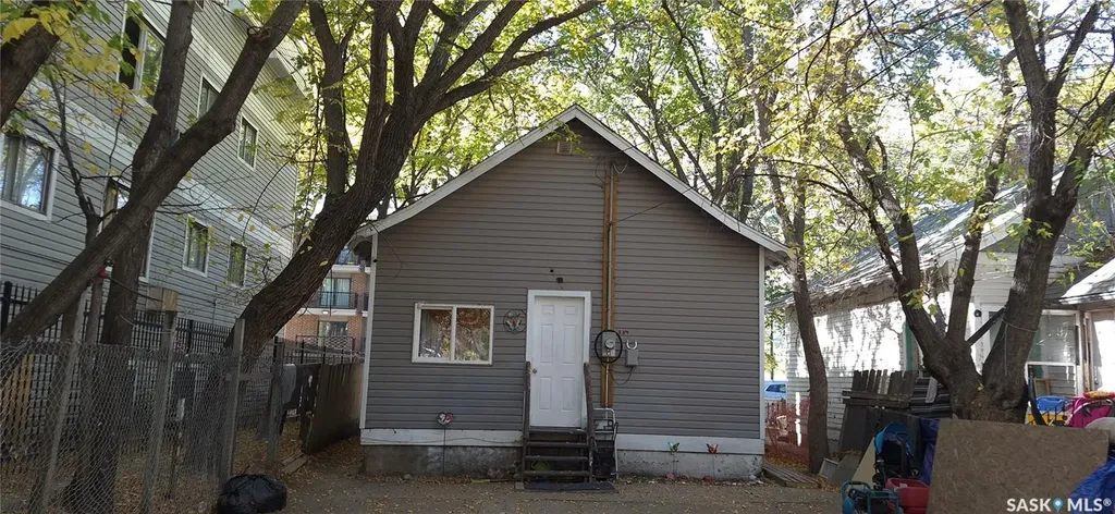 124 O Avenue S Saskatoon SK S7M 2R5