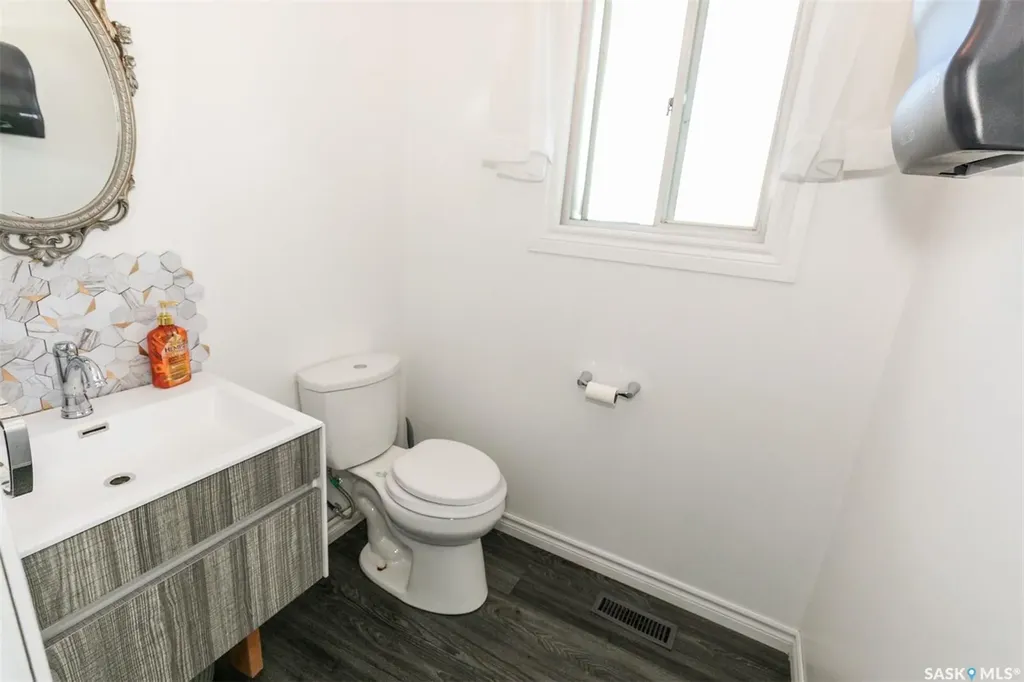 509 Grand Avenue Luseland SK S0L 2A0
