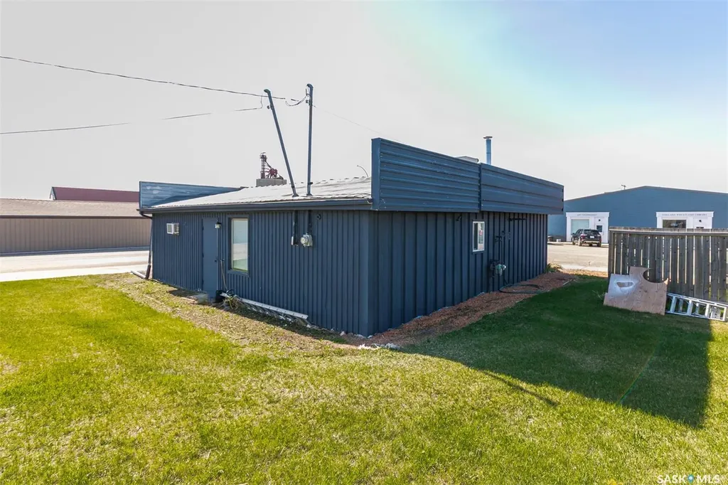 509 Grand Avenue Luseland SK S0L 2A0