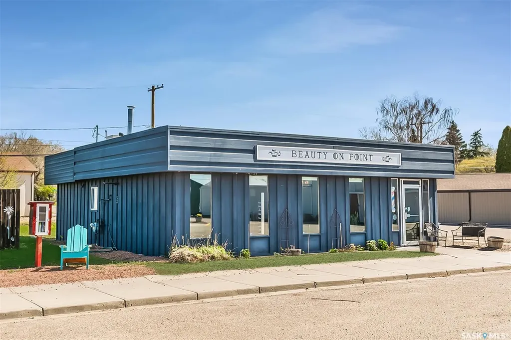 509 Grand Avenue Luseland SK S0L 2A0