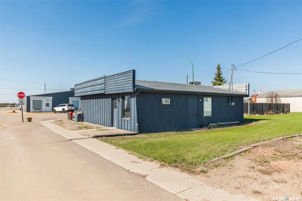509 Grand Avenue Luseland SK S0L 2A0