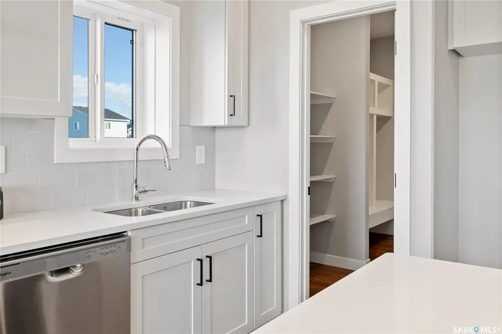 10 Vancouver Crescent Pilot Butte SK S0G 3Z0