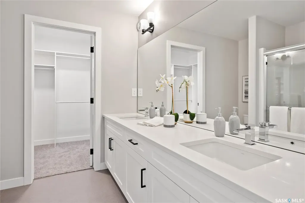 10 Vancouver Crescent Pilot Butte SK S0G 3Z0