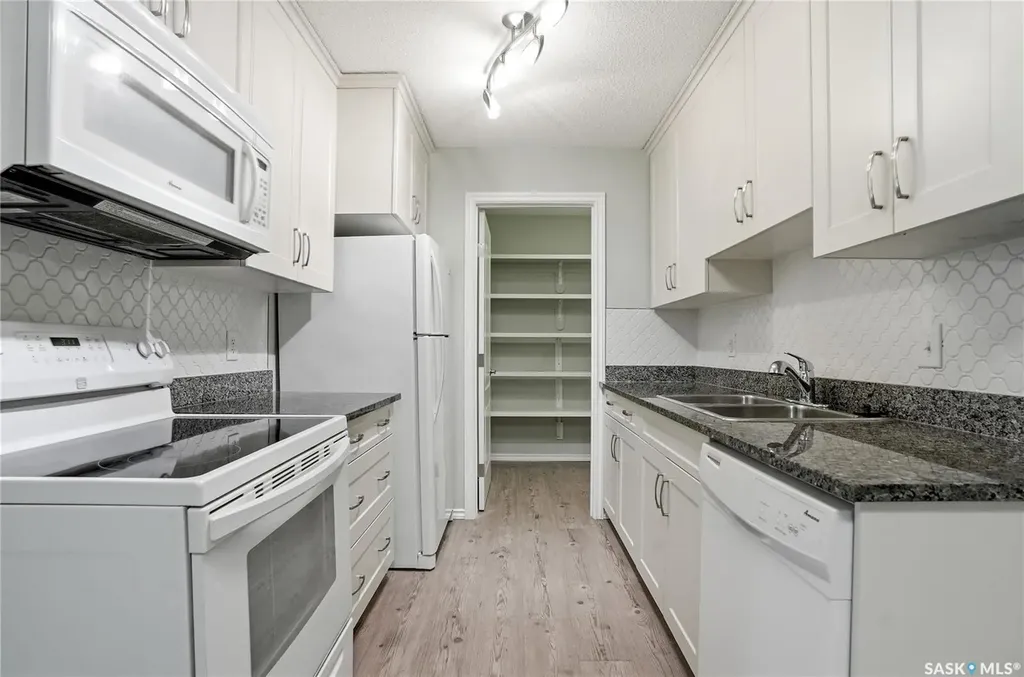 1121 Mckercher Drive Saskatoon SK S7H 5B8