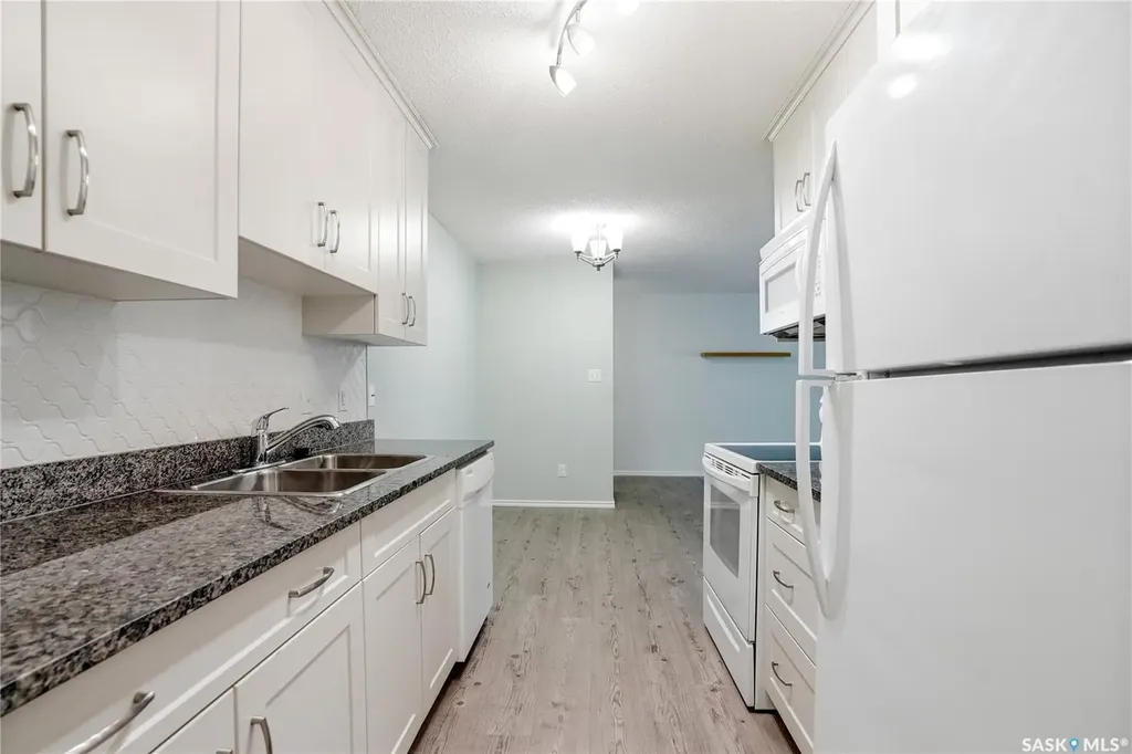 1121 Mckercher Drive Saskatoon SK S7H 5B8