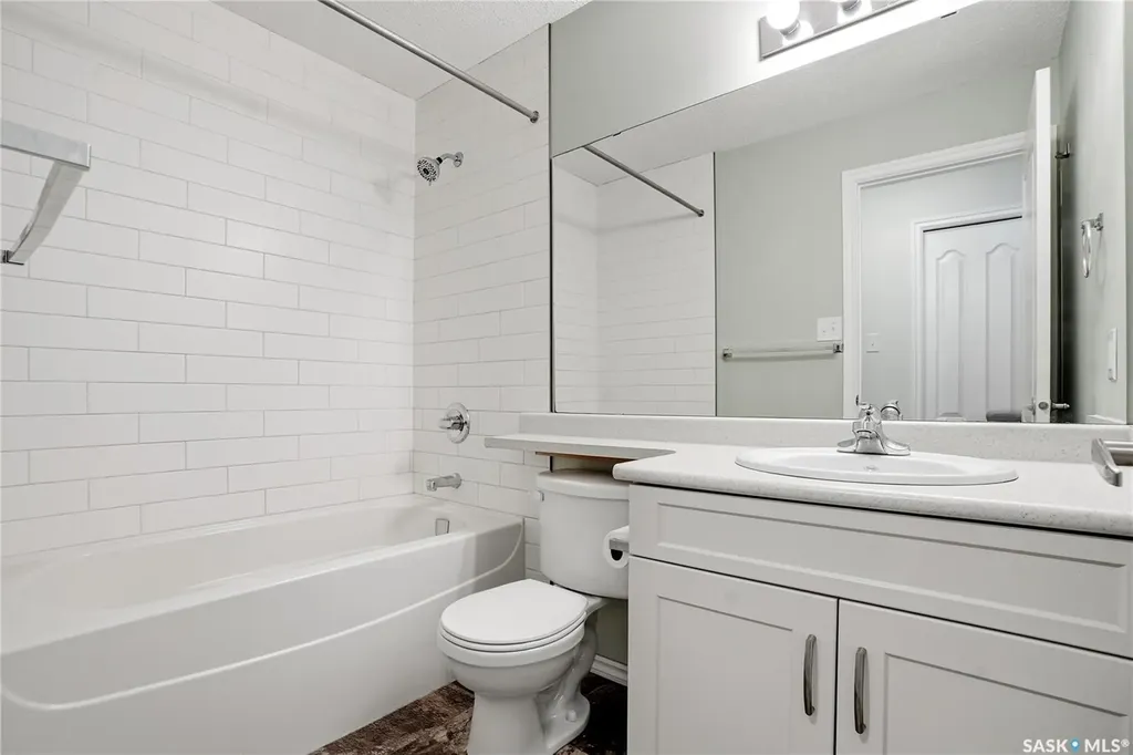 1121 Mckercher Drive Saskatoon SK S7H 5B8