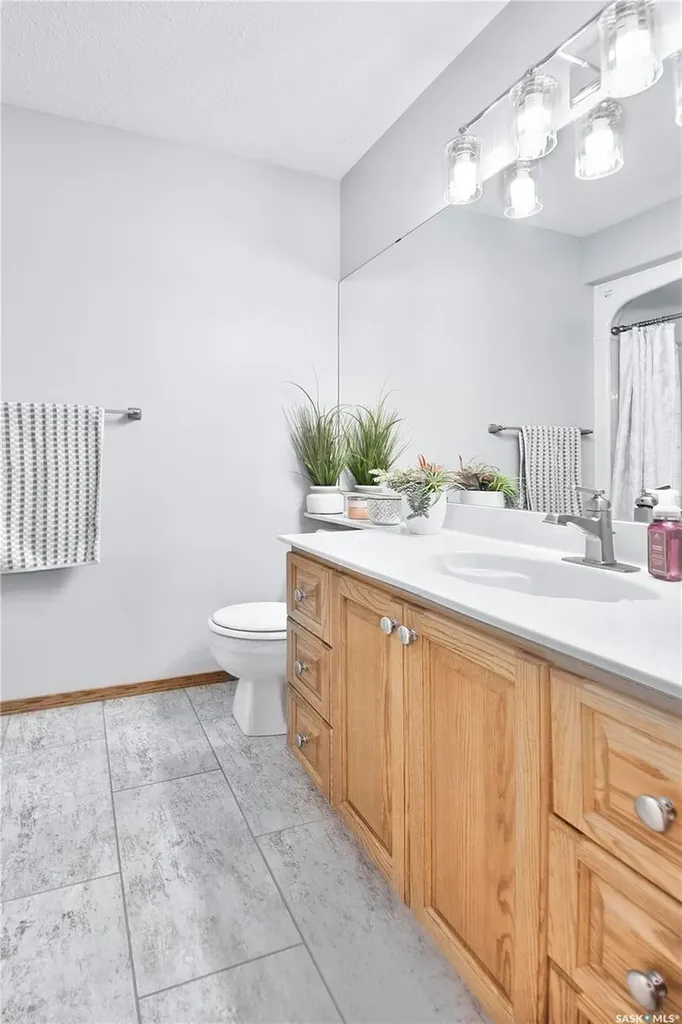 582 Mahon Drive Prince Albert SK S6V 7Z9