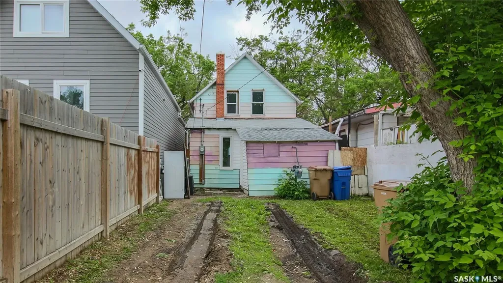 1343 Rae Street Regina SK S4T 2C4