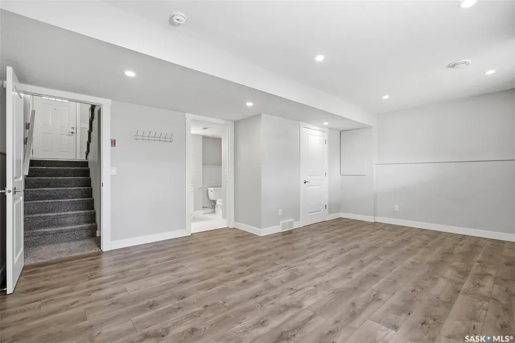 315 Dickson Crescent Saskatoon SK S7T 0T8