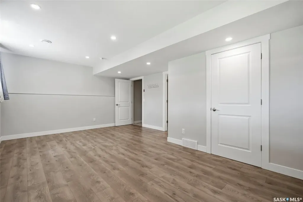 315 Dickson Crescent Saskatoon SK S7T 0T8