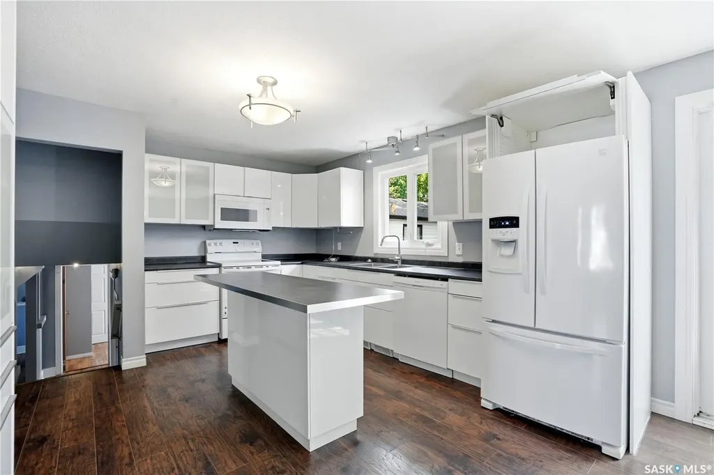 135 Penryn Crescent Saskatoon SK S7H 5G3