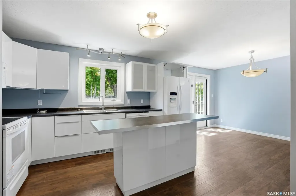 135 Penryn Crescent Saskatoon SK S7H 5G3