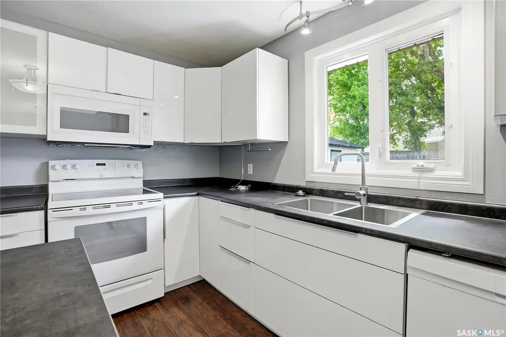 135 Penryn Crescent Saskatoon SK S7H 5G3