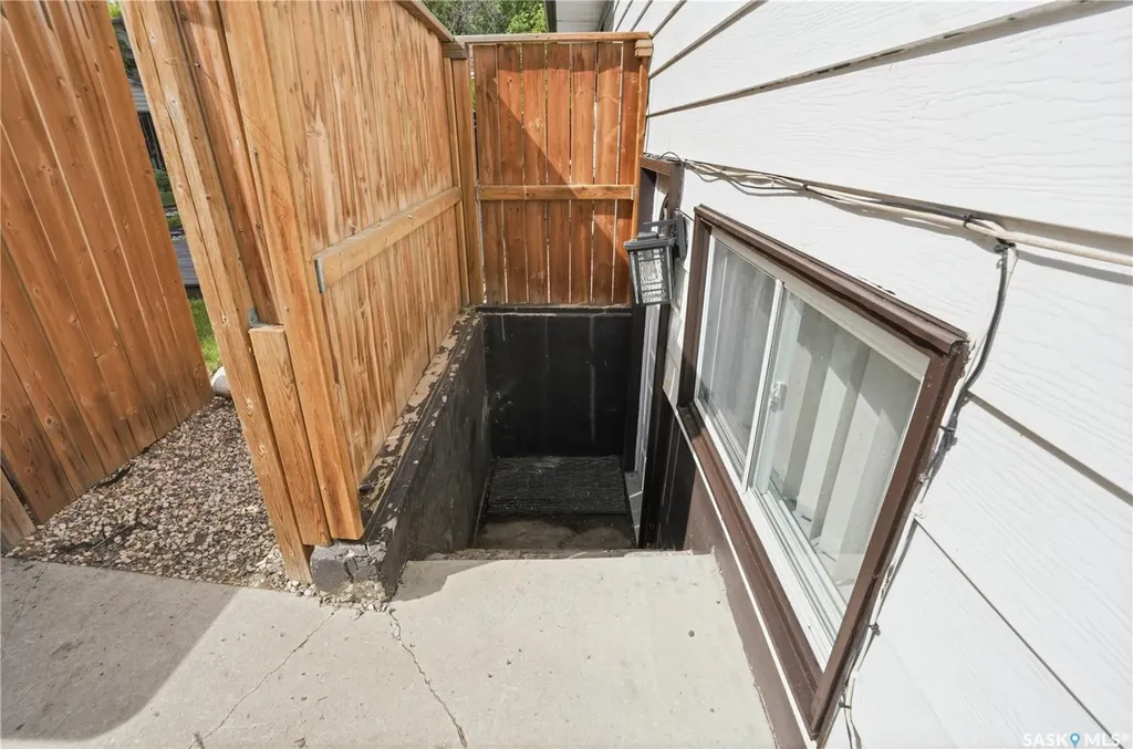 135 Penryn Crescent Saskatoon SK S7H 5G3