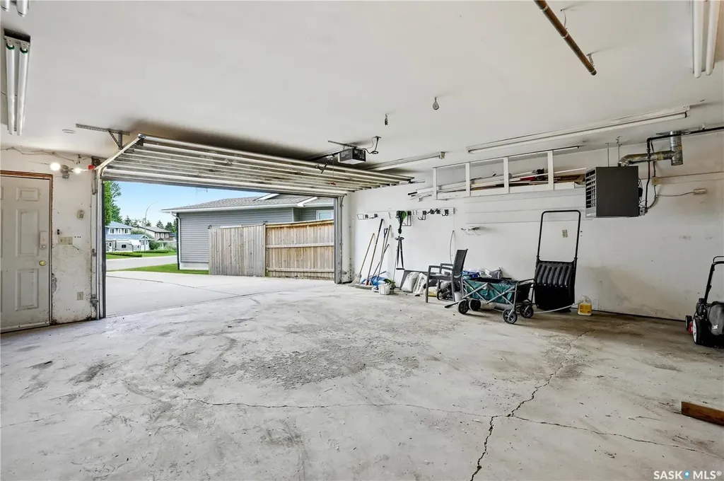 135 Penryn Crescent Saskatoon SK S7H 5G3